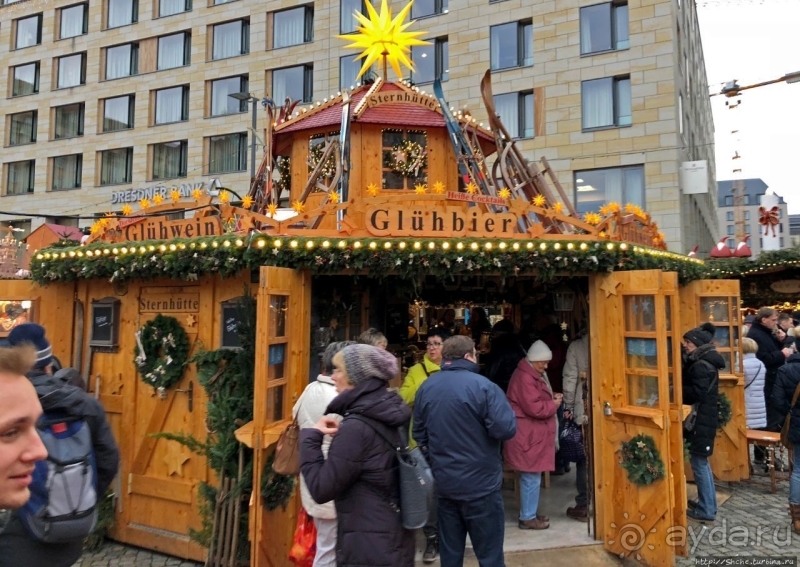 Striezelmarkts — одна из старейших рождественских ярмарок