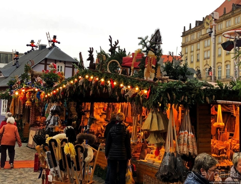Striezelmarkts — одна из старейших рождественских ярмарок