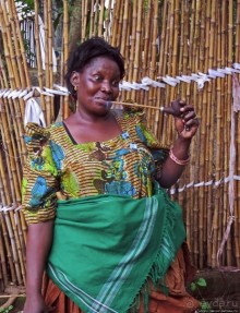 Трубку курит "бабушка моя"