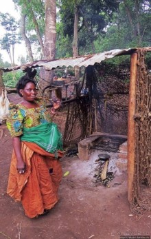 Трубку курит "бабушка моя"