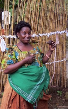 Трубку курит "бабушка моя"