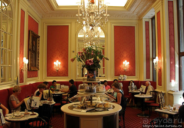 Сладости в пафосной атмосфере — кафе "Захер" в Вене