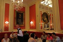 Сладости в пафосной атмосфере — кафе "Захер" в Вене