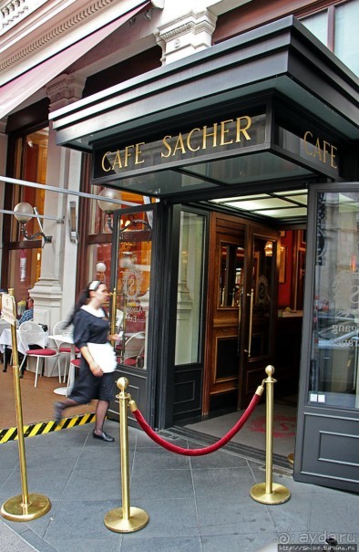 Сладости в пафосной атмосфере — кафе "Захер" в Вене