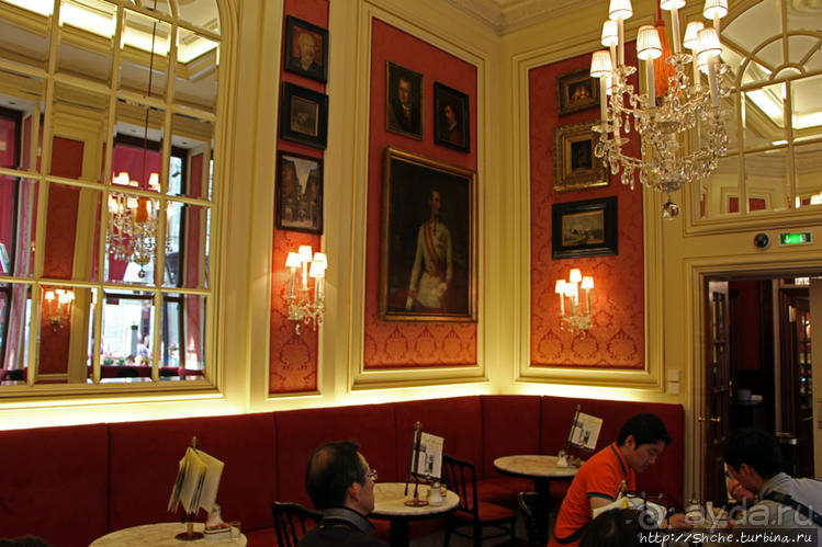 Сладости в пафосной атмосфере — кафе "Захер" в Вене