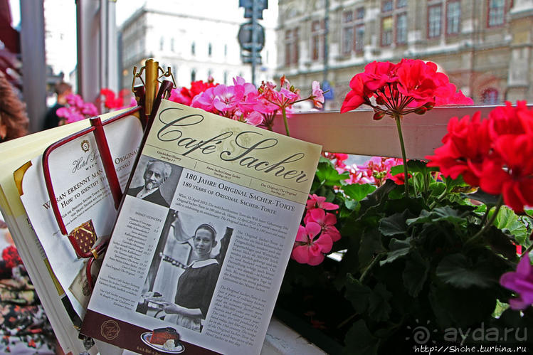 Сладости в пафосной атмосфере — кафе "Захер" в Вене
