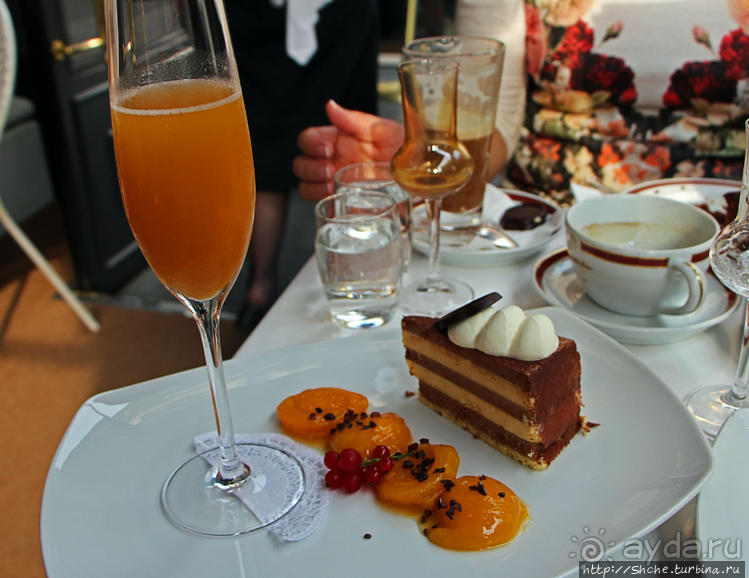 Сладости в пафосной атмосфере — кафе "Захер" в Вене