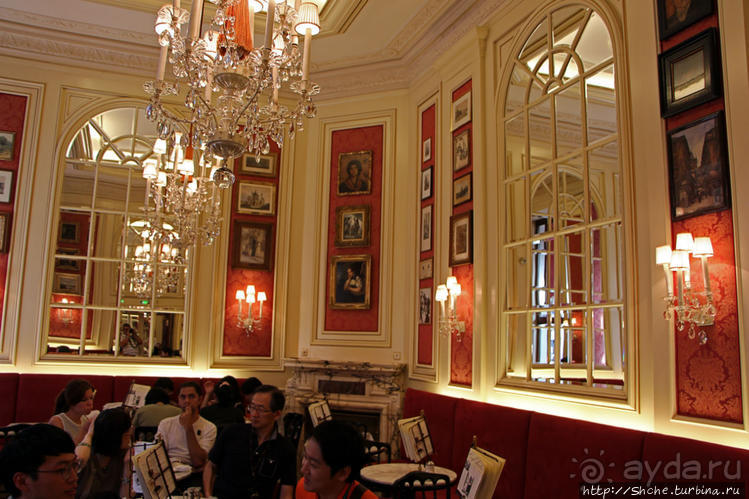 Сладости в пафосной атмосфере — кафе "Захер" в Вене