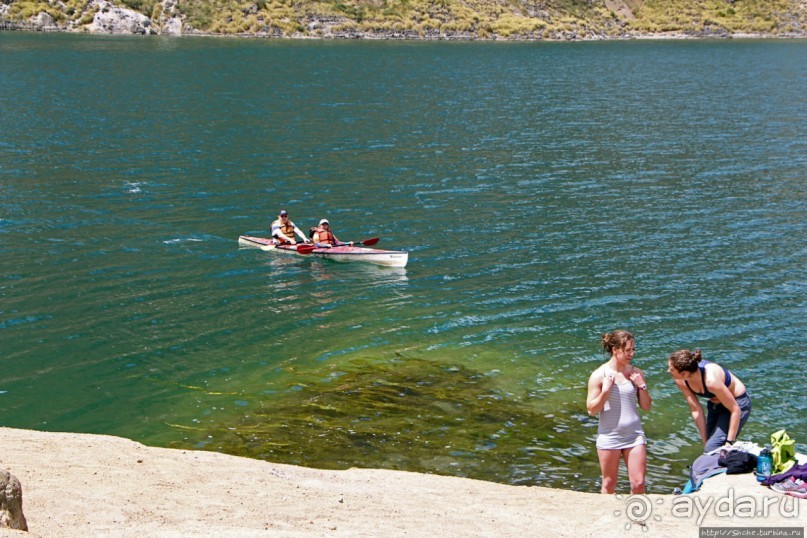 Девки в озере купались, мы на лодочке катались