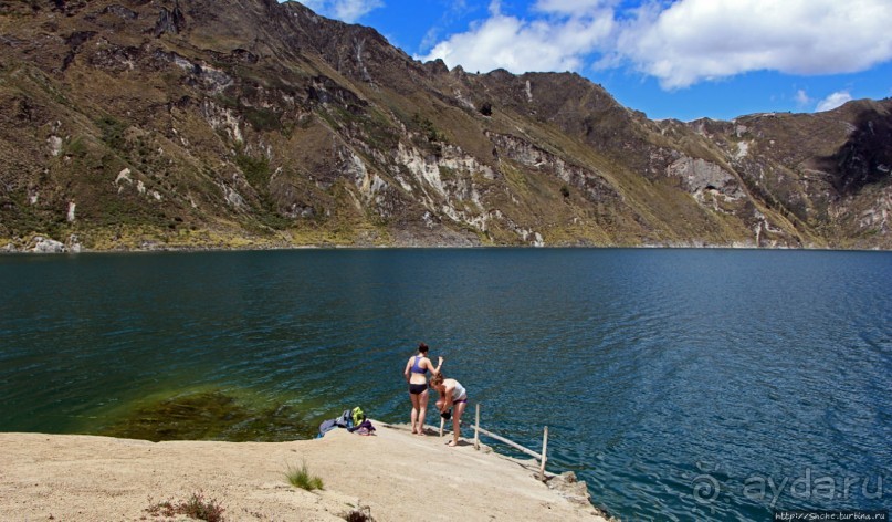 Девки в озере купались, мы на лодочке катались