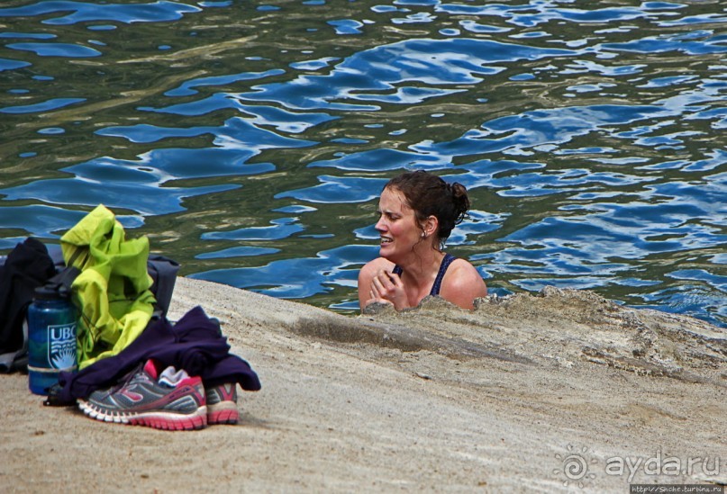 Девки в озере купались, мы на лодочке катались