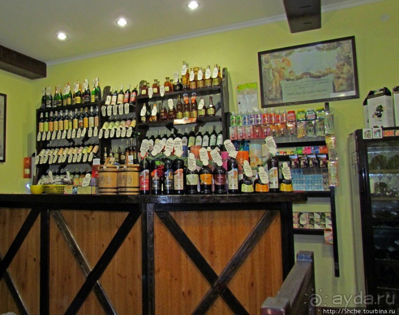 Попробуйте настоящего вина и консервированных фруктов