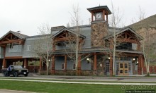 Джексон, сперва понравился, потом восхитил и влюбил в себя