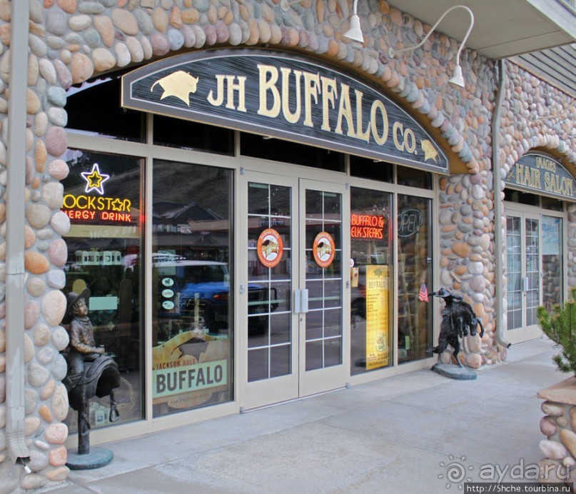 Джексон, сперва понравился, потом восхитил и влюбил в себя