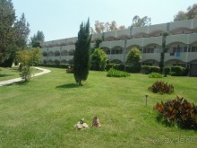 Территория, трехэтажный корпус