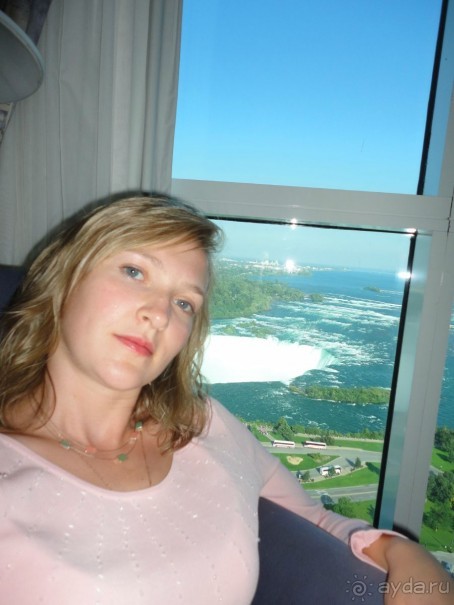 Потрясающий вид из номера на Ниагарский водопад