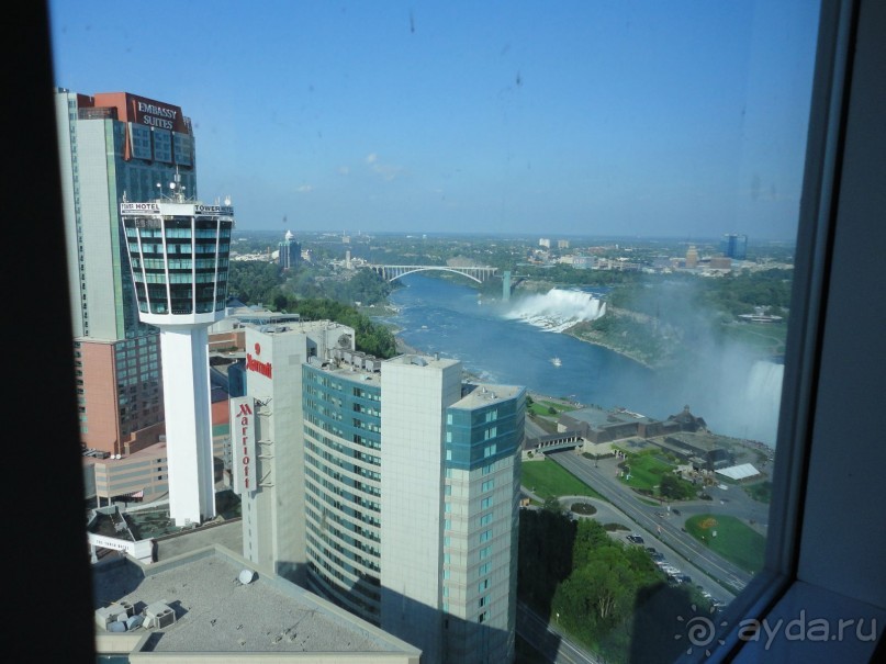 Потрясающий вид из номера на Ниагарский водопад