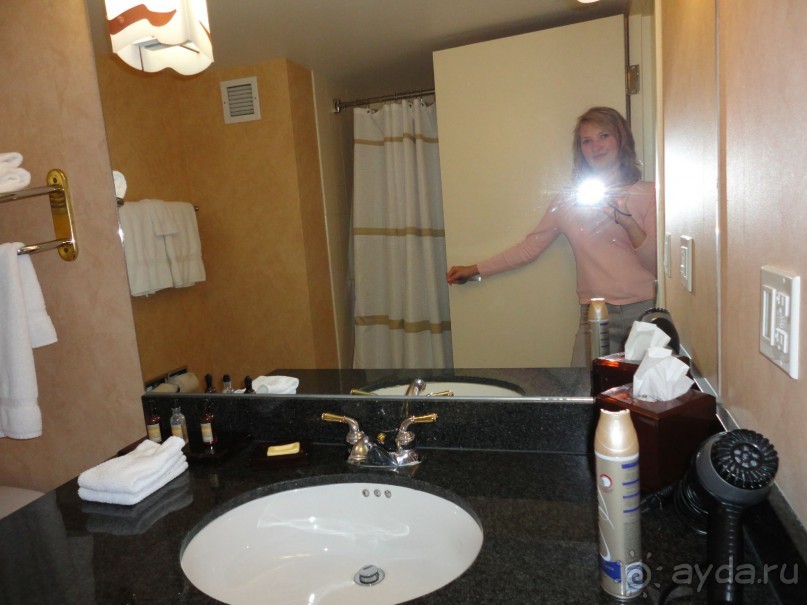 Потрясающий вид из номера на Ниагарский водопад