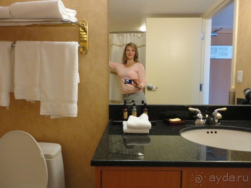 Потрясающий вид из номера на Ниагарский водопад