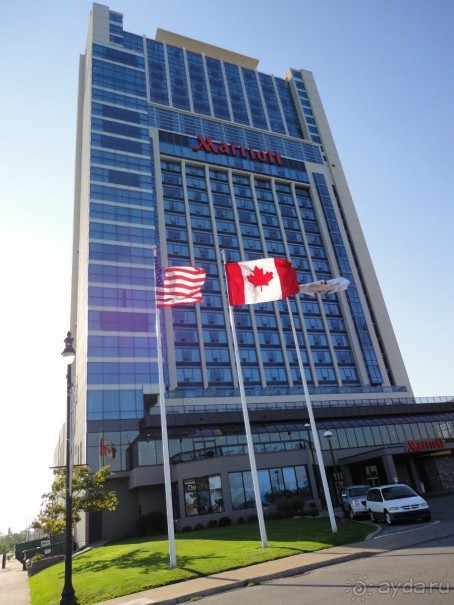 Потрясающий вид из номера на Ниагарский водопад