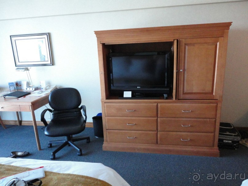 Потрясающий вид из номера на Ниагарский водопад