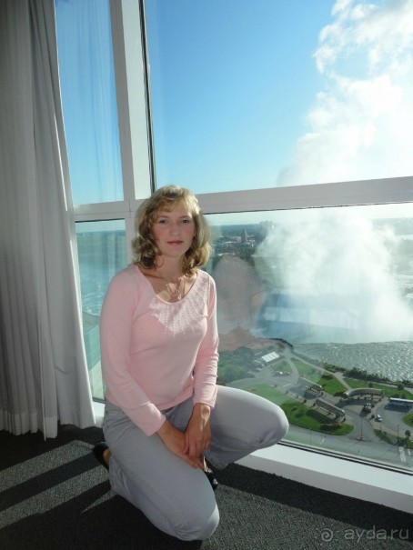 Потрясающий вид из номера на Ниагарский водопад