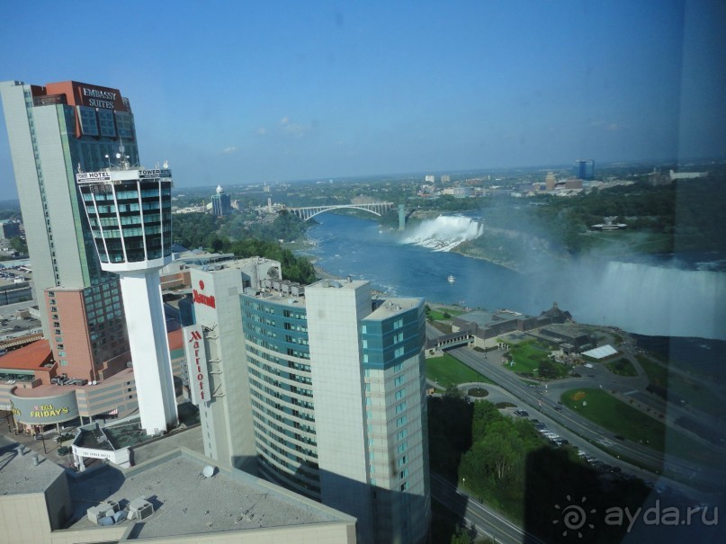 Потрясающий вид из номера на Ниагарский водопад