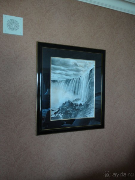 Потрясающий вид из номера на Ниагарский водопад