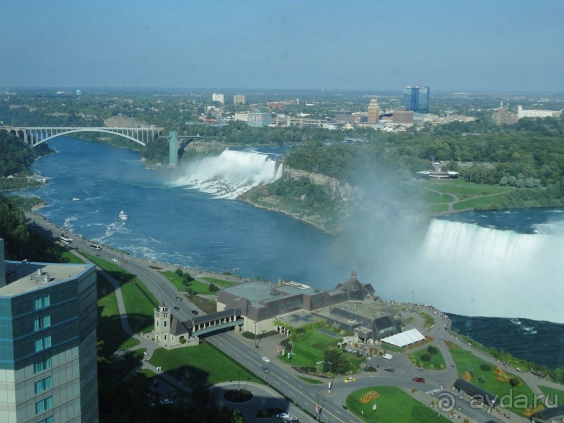 Потрясающий вид из номера на Ниагарский водопад
