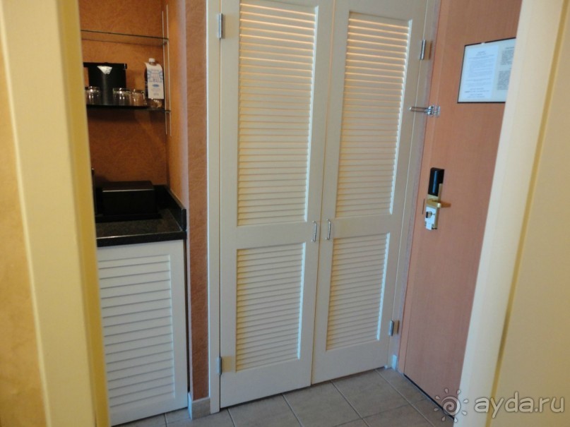 Потрясающий вид из номера на Ниагарский водопад