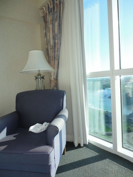 Потрясающий вид из номера на Ниагарский водопад