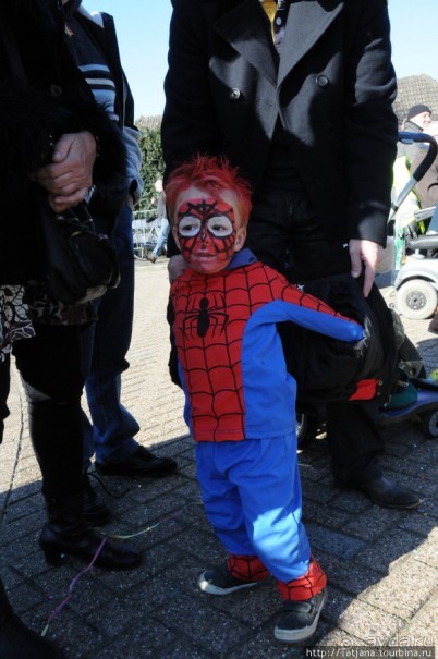 Альбом отзыва "Солнечный карнавальный день в Херлене."