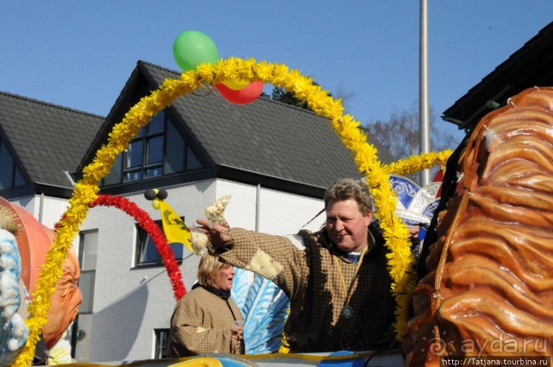 Альбом отзыва "Солнечный карнавальный день в Херлене."