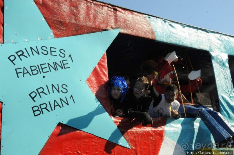 Альбом отзыва "Солнечный карнавальный день в Херлене."