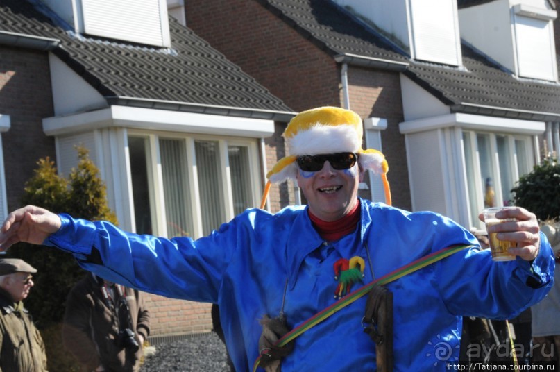 Альбом отзыва "Солнечный карнавальный день в Херлене."