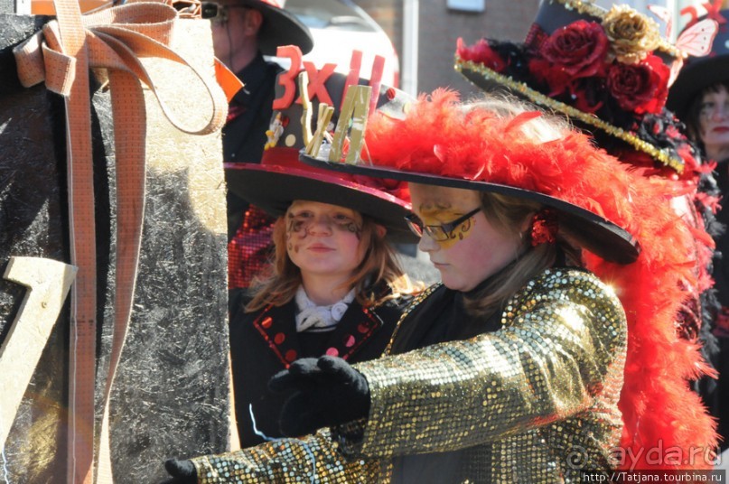 Альбом отзыва "Солнечный карнавальный день в Херлене."