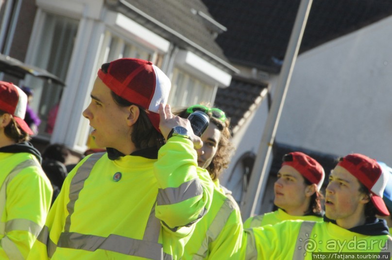 Солнечный карнавальный день в Херлене.