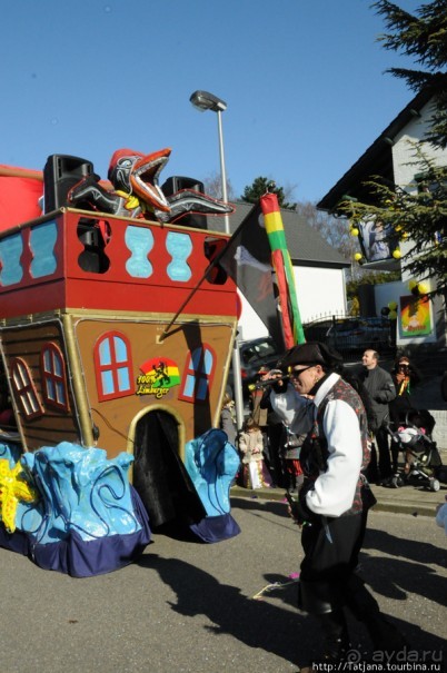 Солнечный карнавальный день в Херлене.