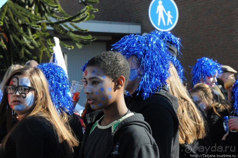 Солнечный карнавальный день в Херлене.