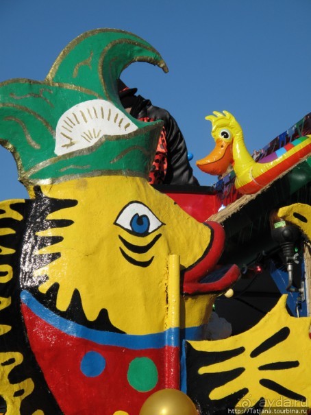 Солнечный карнавальный день в Херлене.