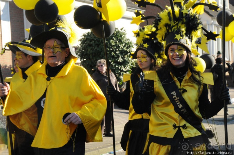 Солнечный карнавальный день в Херлене.