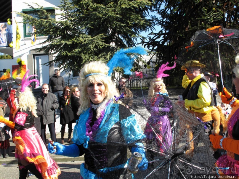 Солнечный карнавальный день в Херлене.