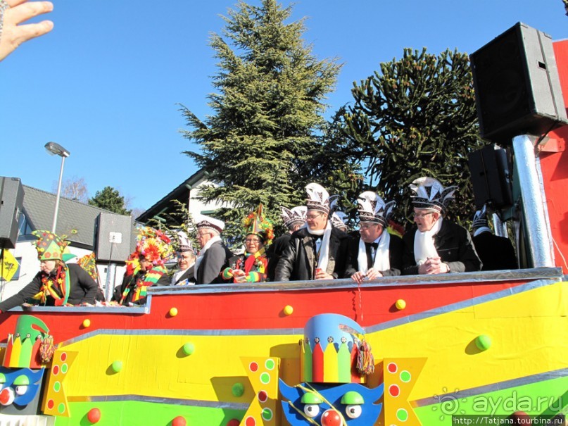 Солнечный карнавальный день в Херлене.