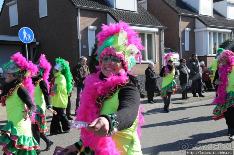 Солнечный карнавальный день в Херлене.