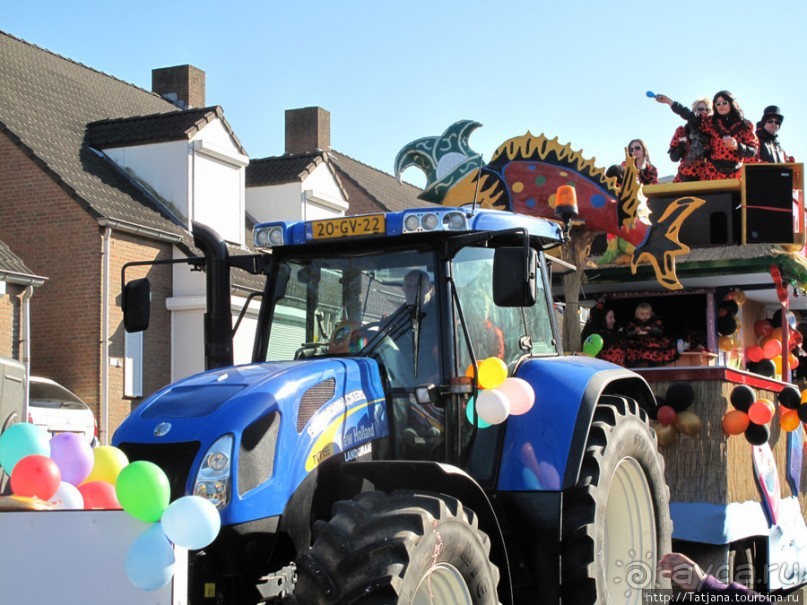 Солнечный карнавальный день в Херлене.
