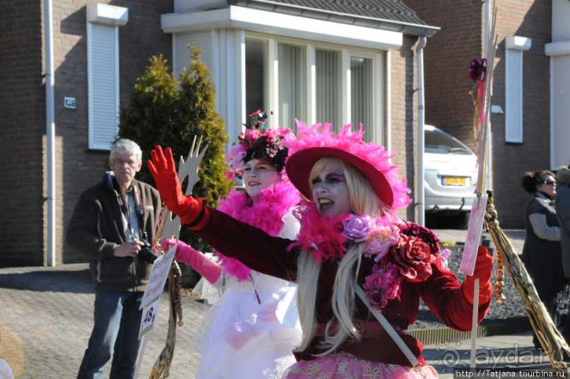 Солнечный карнавальный день в Херлене.