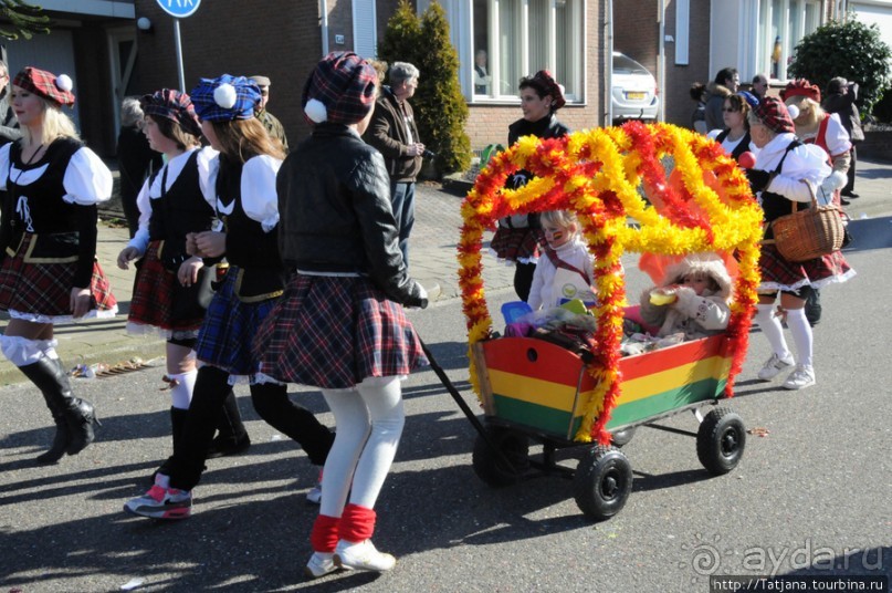 Солнечный карнавальный день в Херлене.