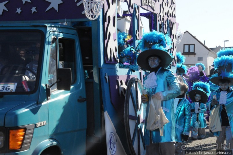 Солнечный карнавальный день в Херлене.