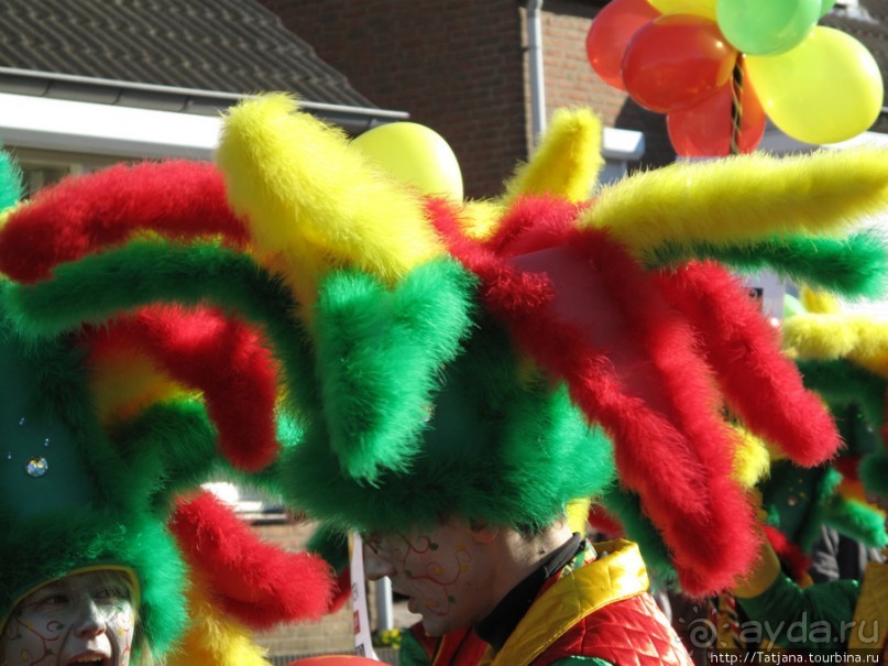 Солнечный карнавальный день в Херлене.
