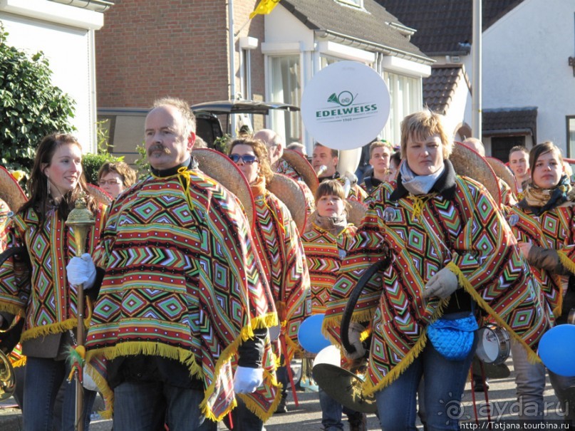 Солнечный карнавальный день в Херлене.